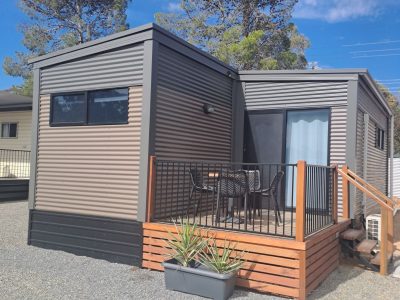 cabin-tiny-home-2-queens-1-22d17f5705064039923005b0e924a5c5