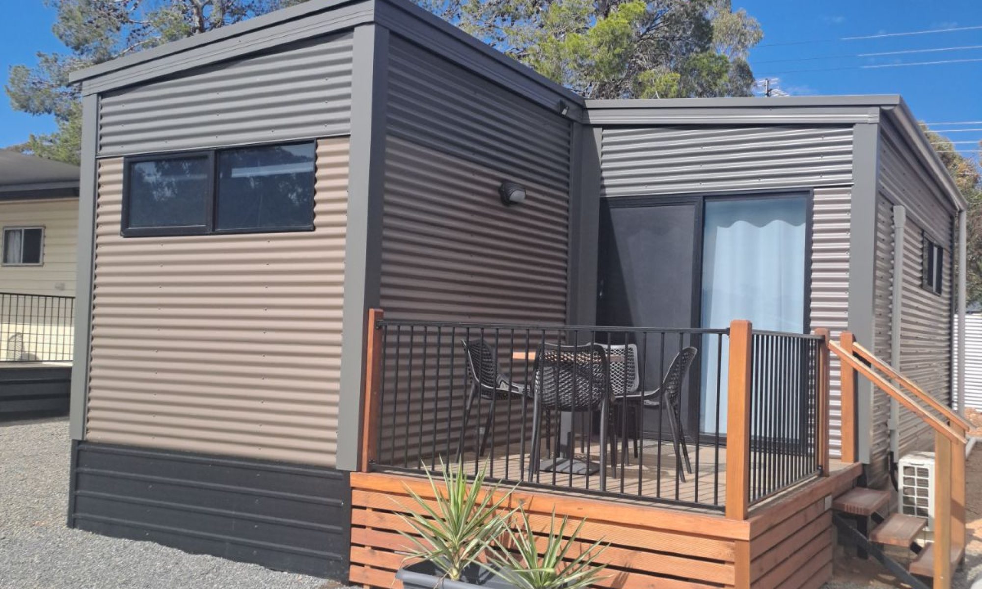 cabin-tiny-home-2-queens-1-22d17f5705064039923005b0e924a5c5
